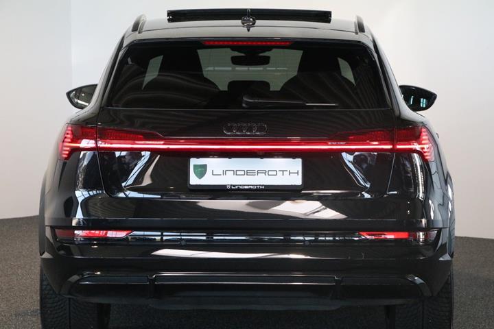 Sort Audi e-tron S fra 2023