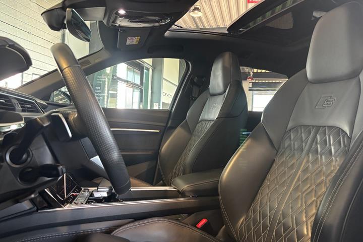 Sort Audi e-tron S fra 2023