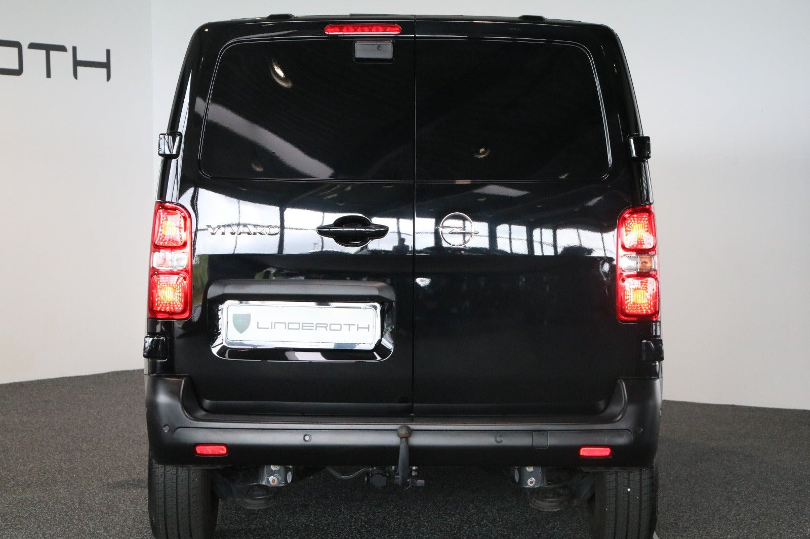 Sort Opel Vivaro fra 2025