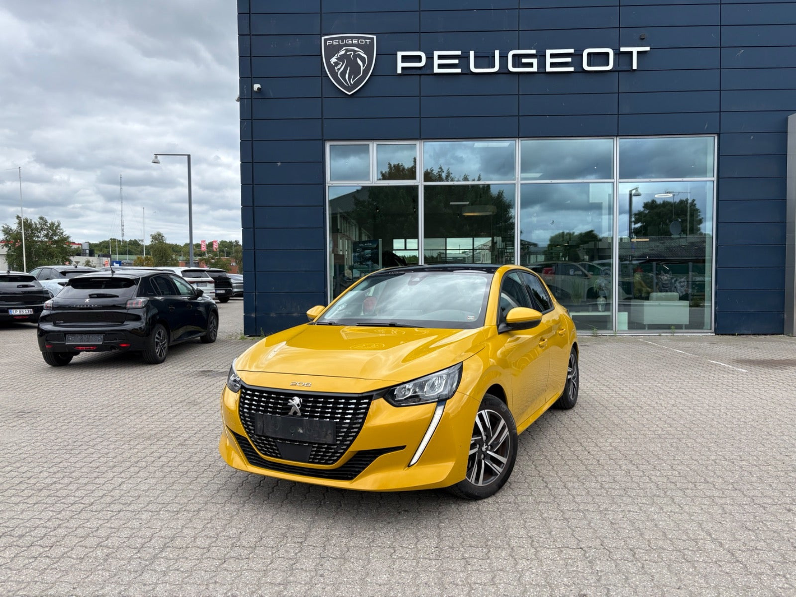 Peugeot 208 1,2 PureTech 100 Allure Sky EAT8