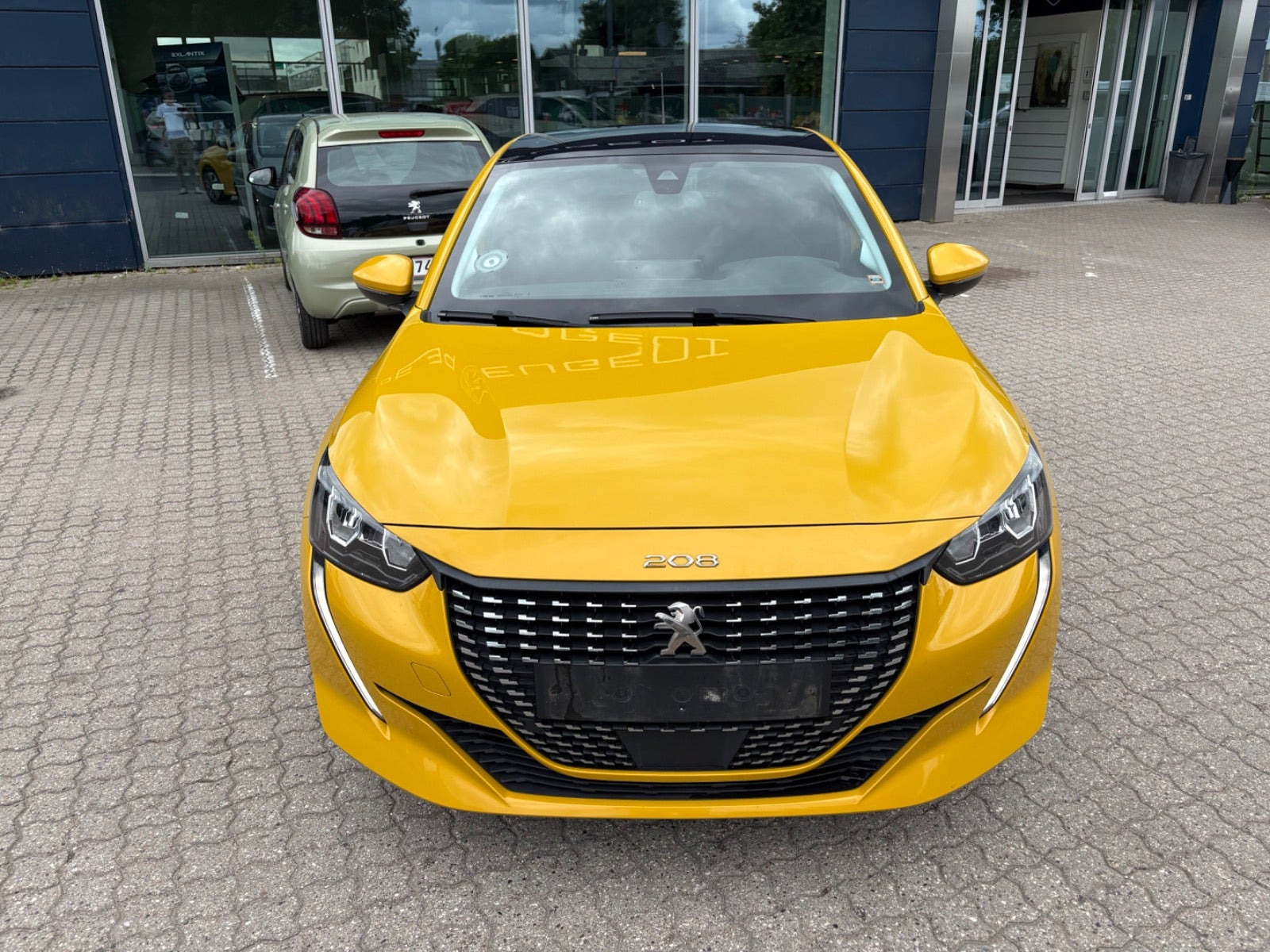 Rød Peugeot 208 fra 2020