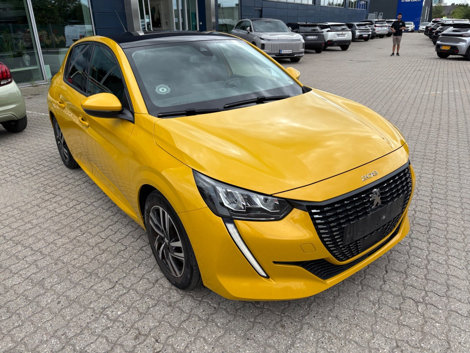 Rød Peugeot 208 fra 2020