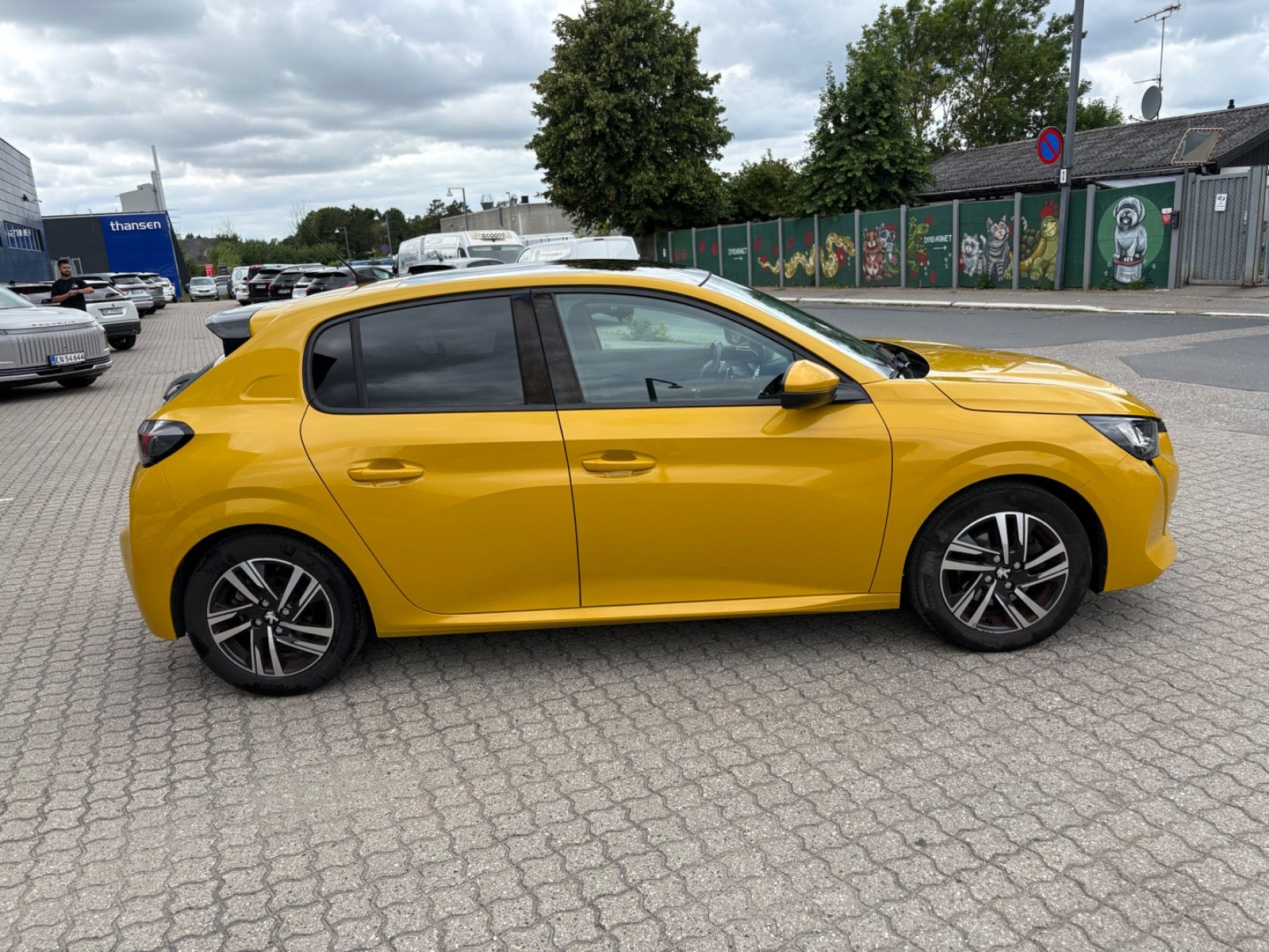 Rød Peugeot 208 fra 2020