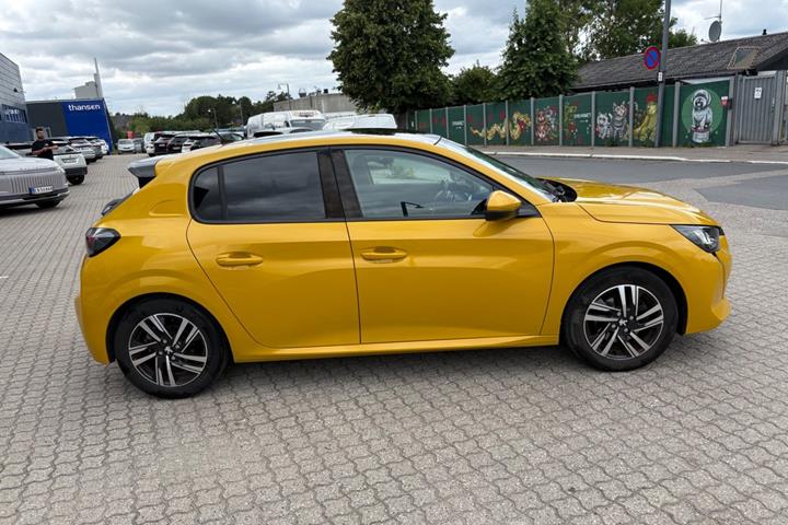 Rød Peugeot 208 fra 2020