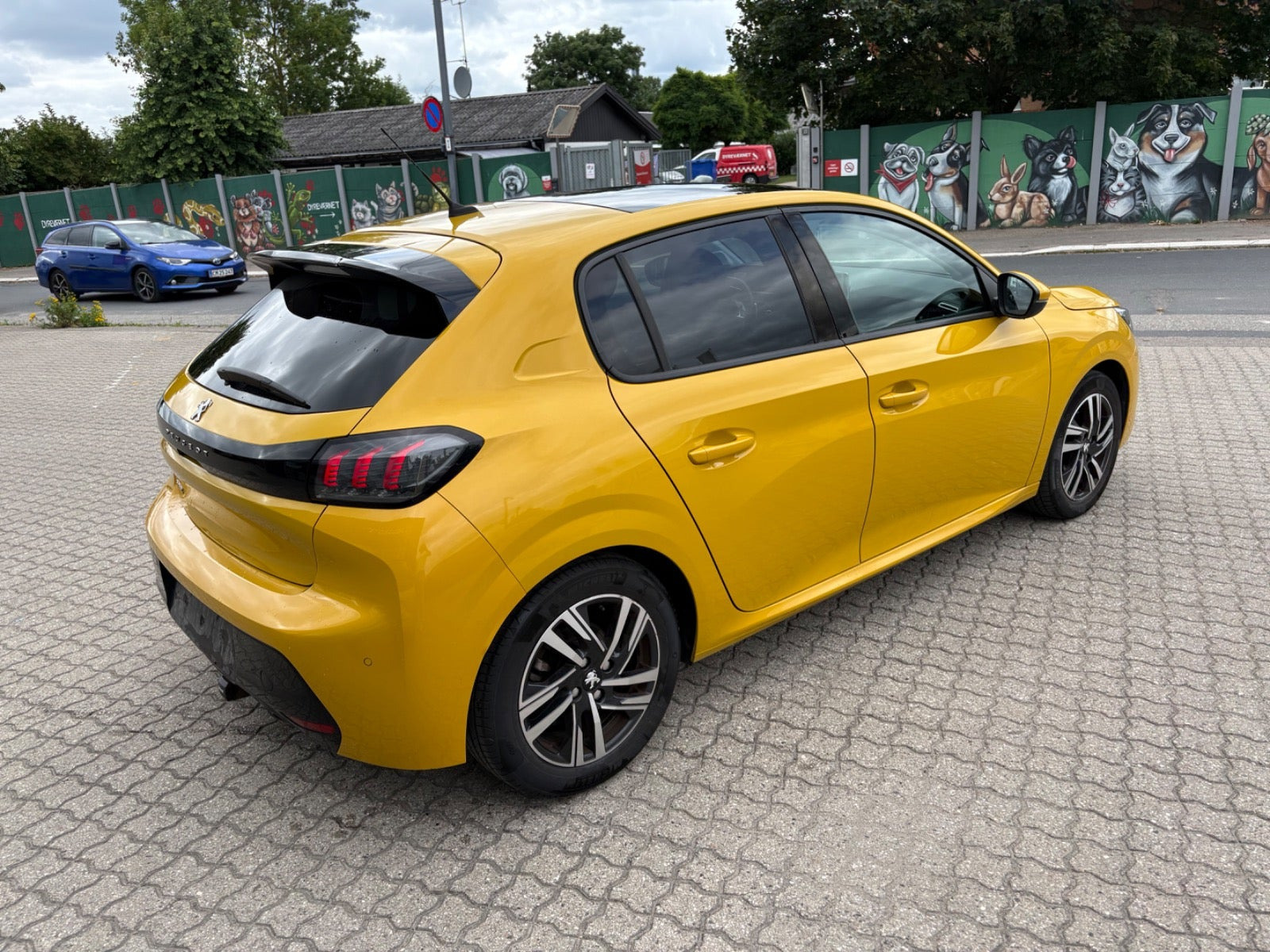 Rød Peugeot 208 fra 2020