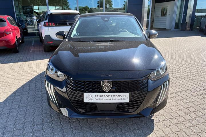 Rød Peugeot 208 fra 2024