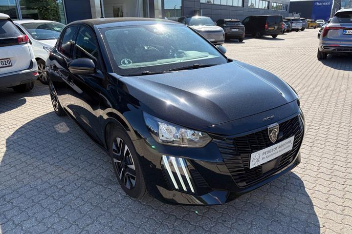 Rød Peugeot 208 fra 2024