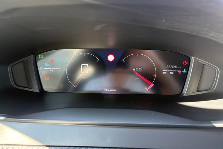 Rød Peugeot 208 fra 2024