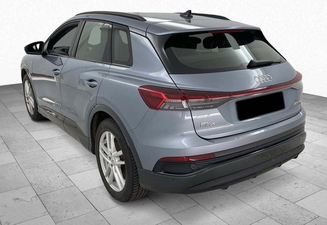 Blå Audi Q4 e-tron fra 2025