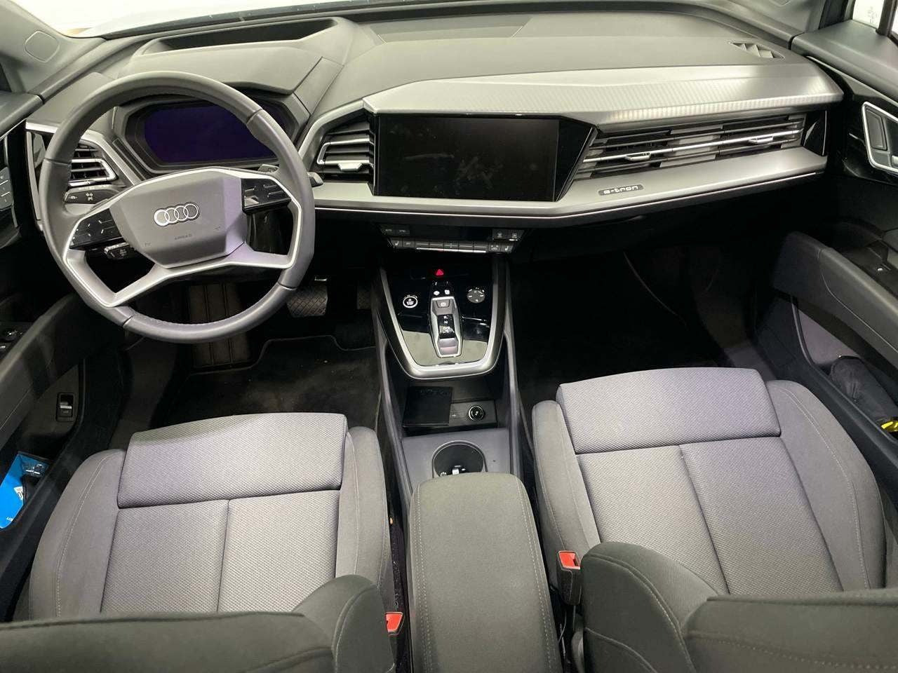 Blå Audi Q4 e-tron fra 2025