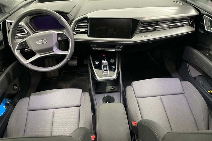 Blå Audi Q4 e-tron fra 2025