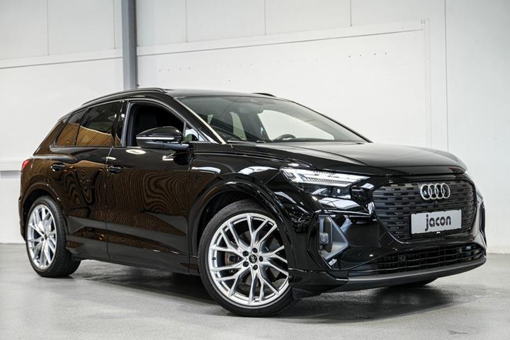 Sort Audi Q4 e-tron fra 2023 set udefra