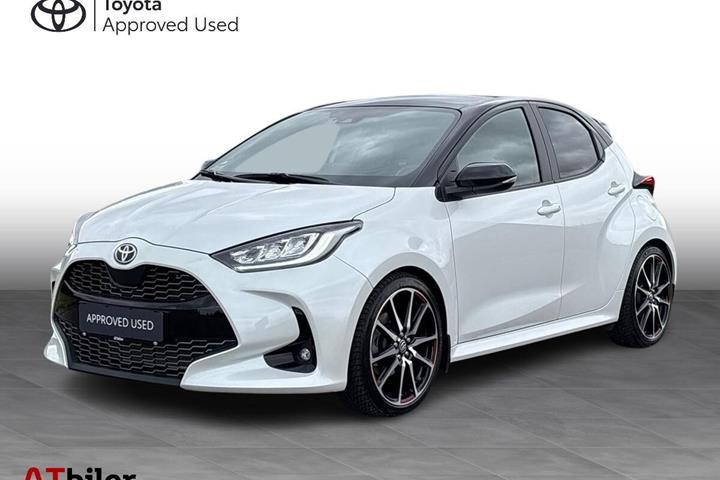 Hvid Toyota Yaris fra 2023