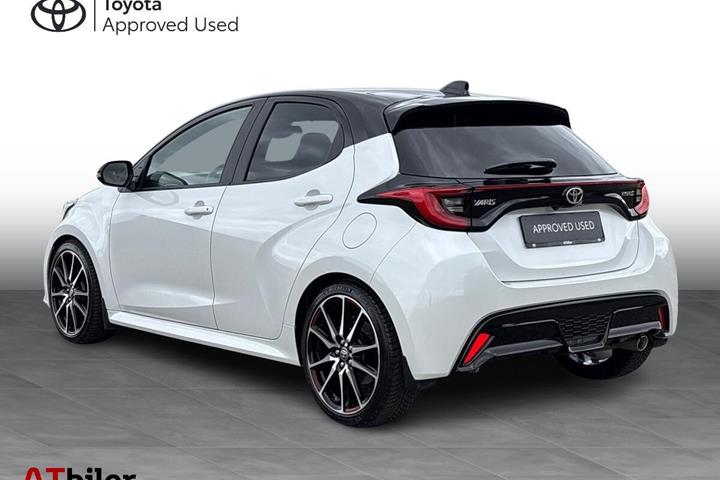 Hvid Toyota Yaris fra 2023