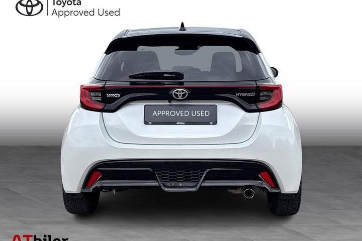 Hvid Toyota Yaris fra 2023