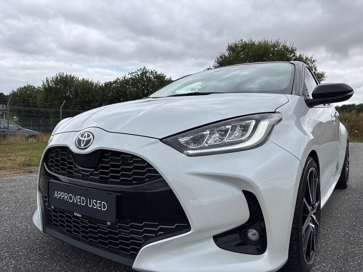 Hvid Toyota Yaris fra 2023