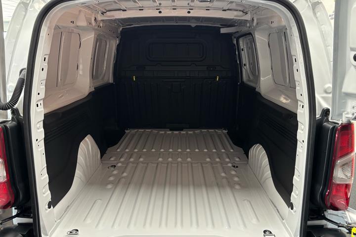 Hvid Opel Combo-e fra 2024