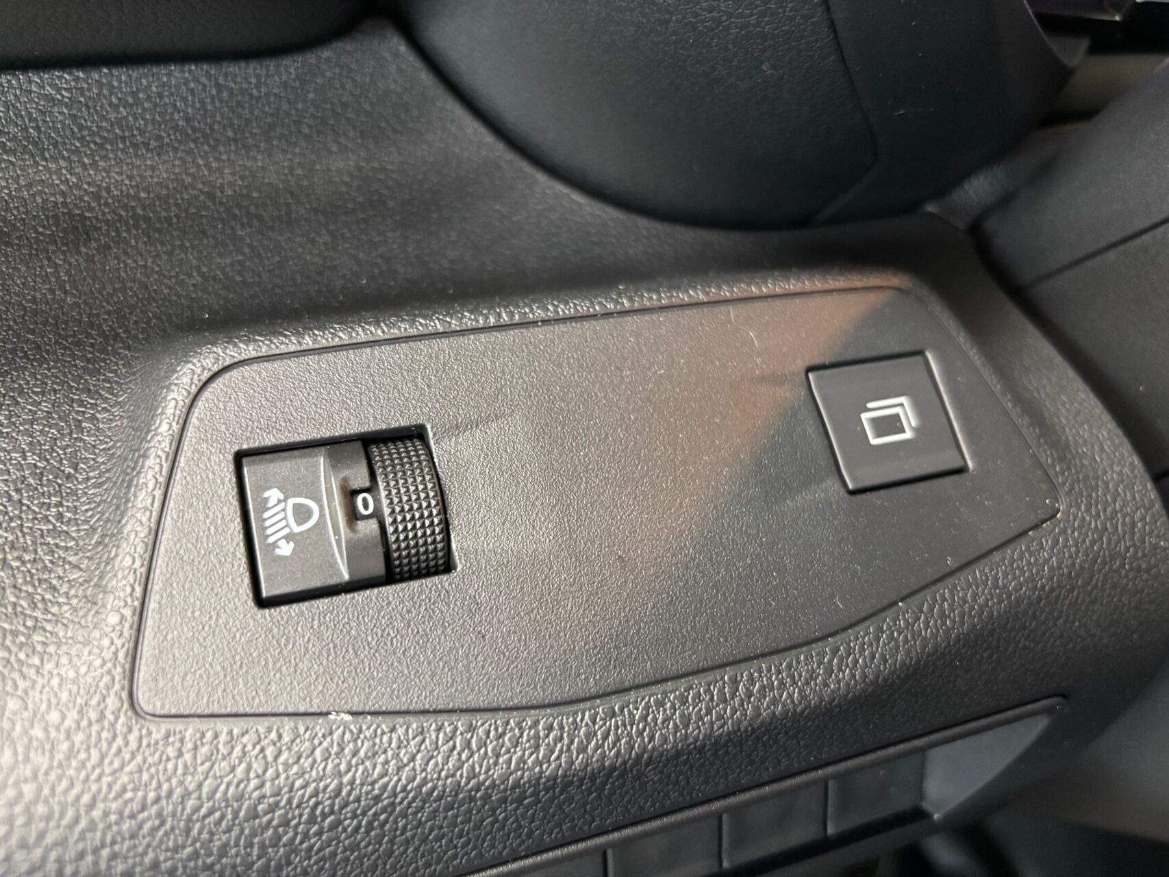 Hvid Opel Combo-e fra 2024