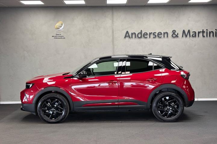 Rød Opel Mokka-e fra 2023