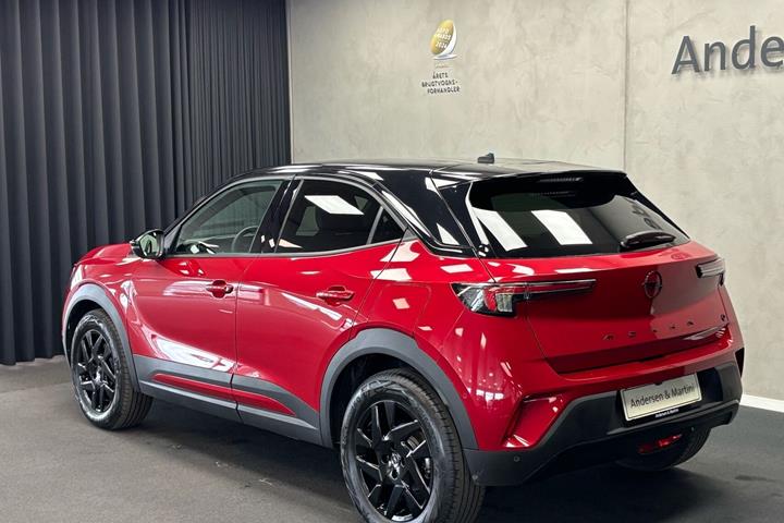 Rød Opel Mokka-e fra 2023