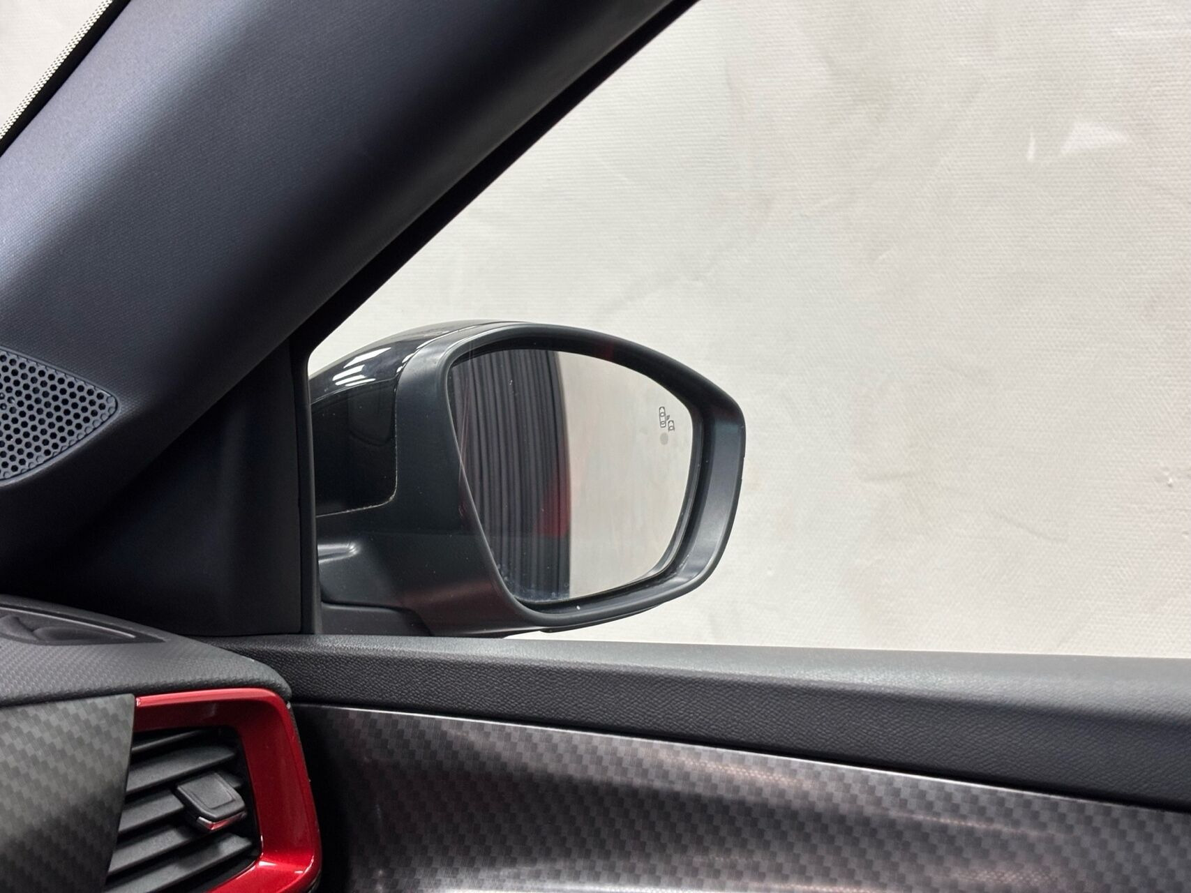 Rød Opel Mokka-e fra 2023