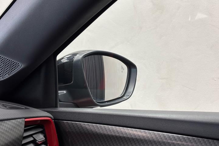 Rød Opel Mokka-e fra 2023