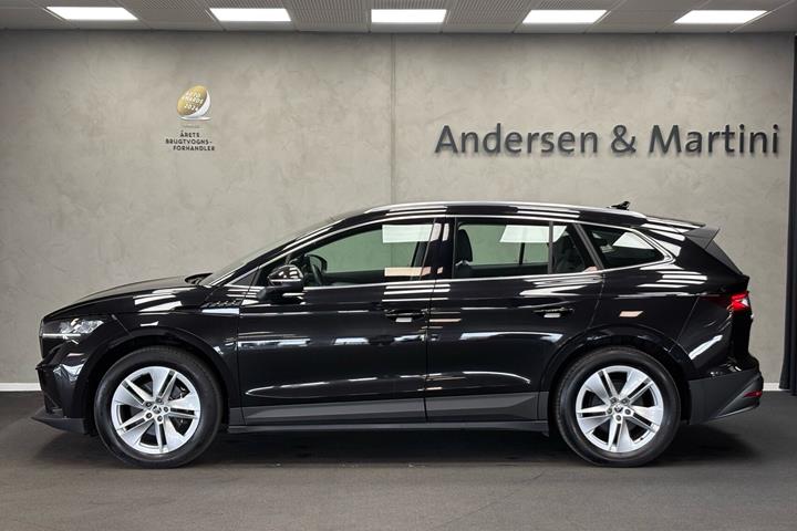 Sort Skoda Enyaq fra 2023