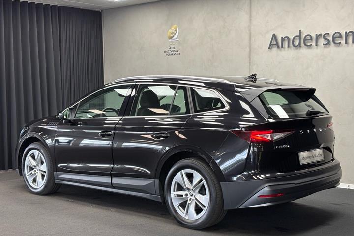 Sort Skoda Enyaq fra 2023