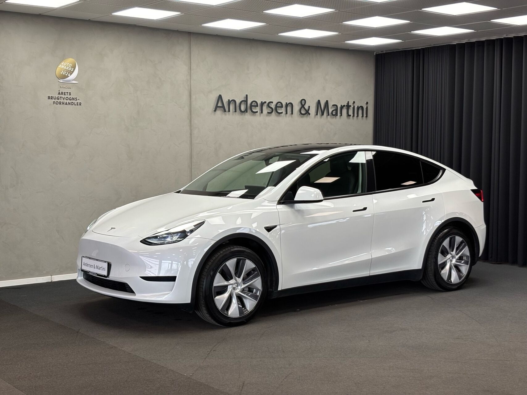Tesla Model Y EL Standard Range RWD 299HK 5d Aut.