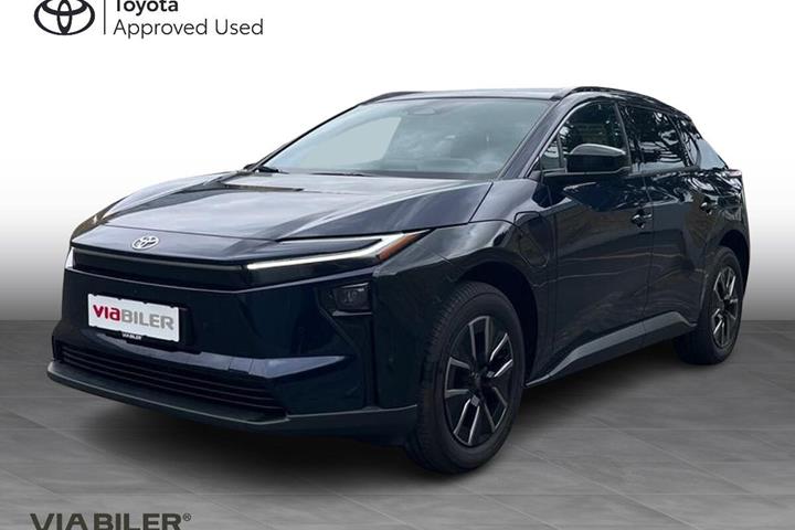 Blå Toyota BZ4X fra 2025 set udefra