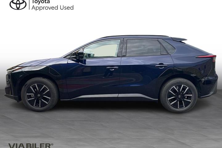 Blå Toyota BZ4X fra 2025