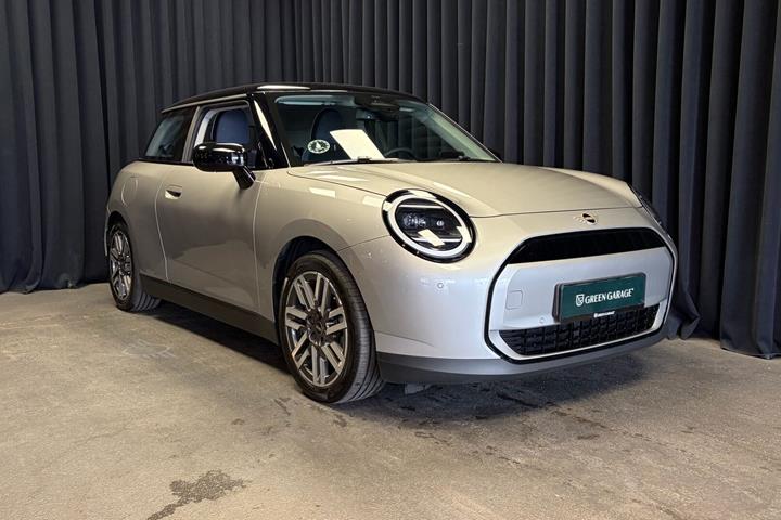 Sølv Mini Cooper fra 2024