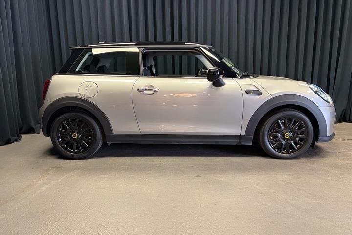 Sølv Mini Cooper fra 2023