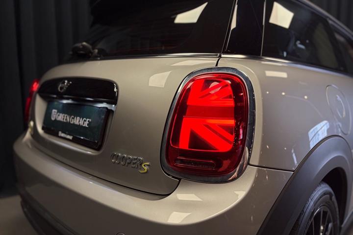 Sølv Mini Cooper fra 2023