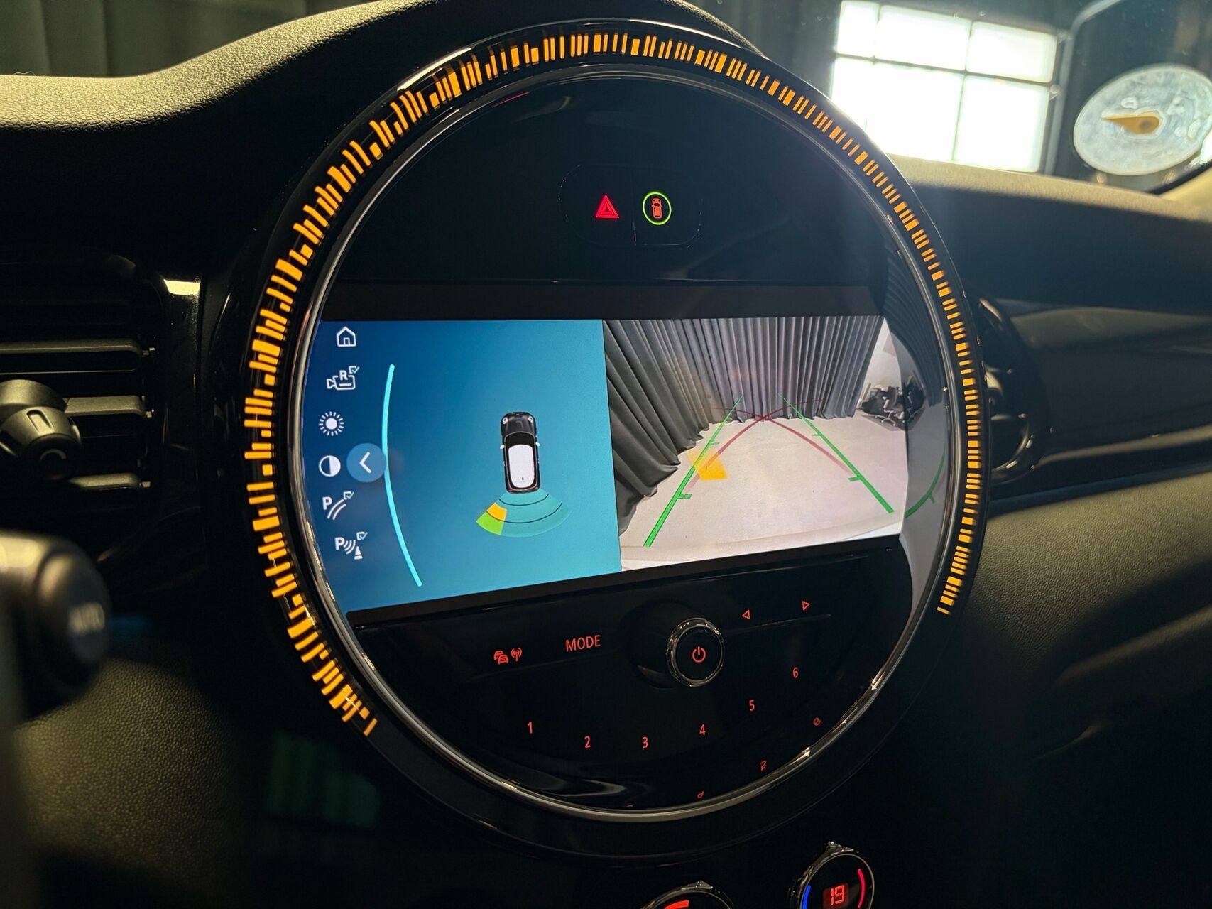 Sølv Mini Cooper fra 2023