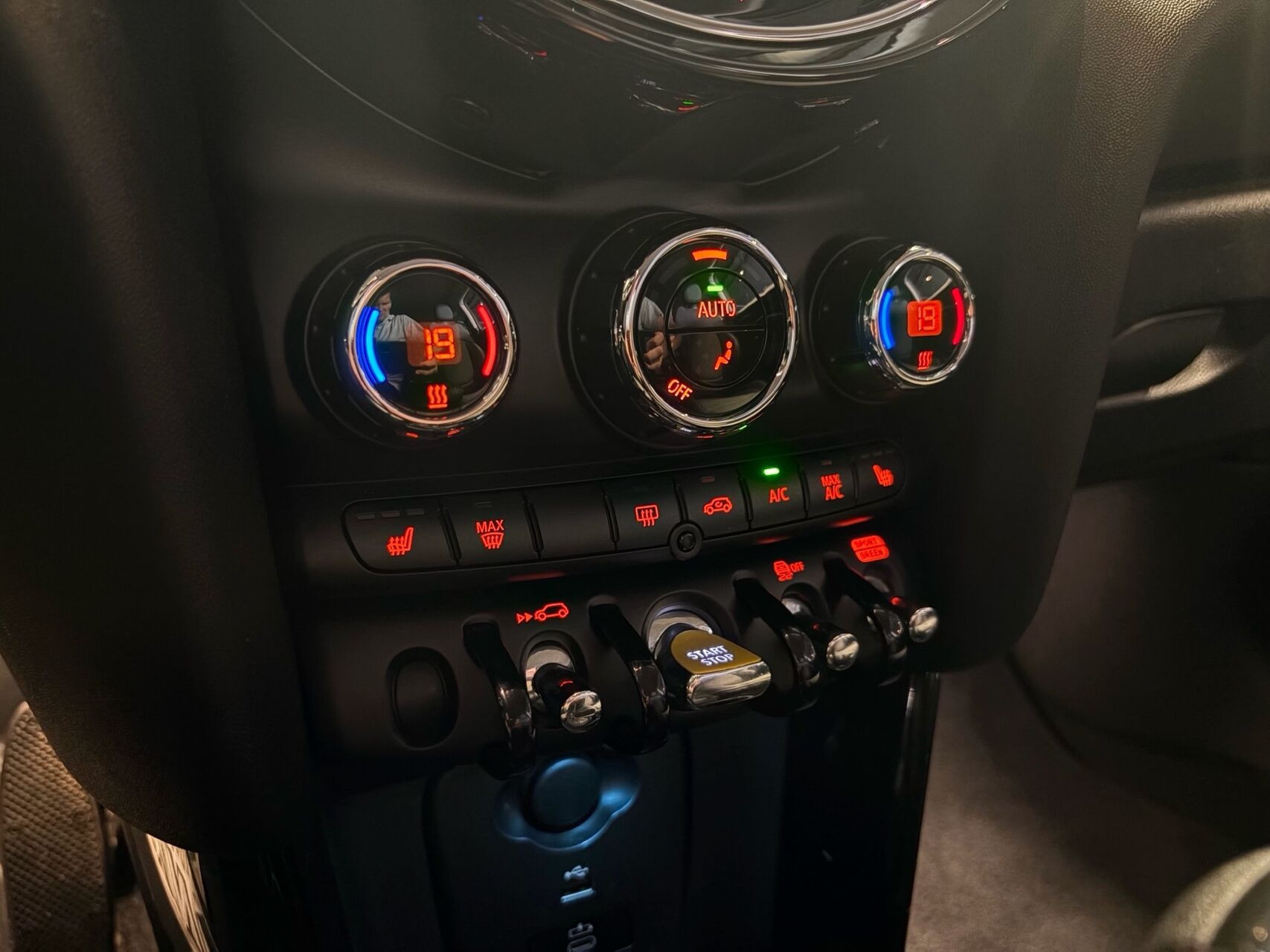 Sølv Mini Cooper fra 2023