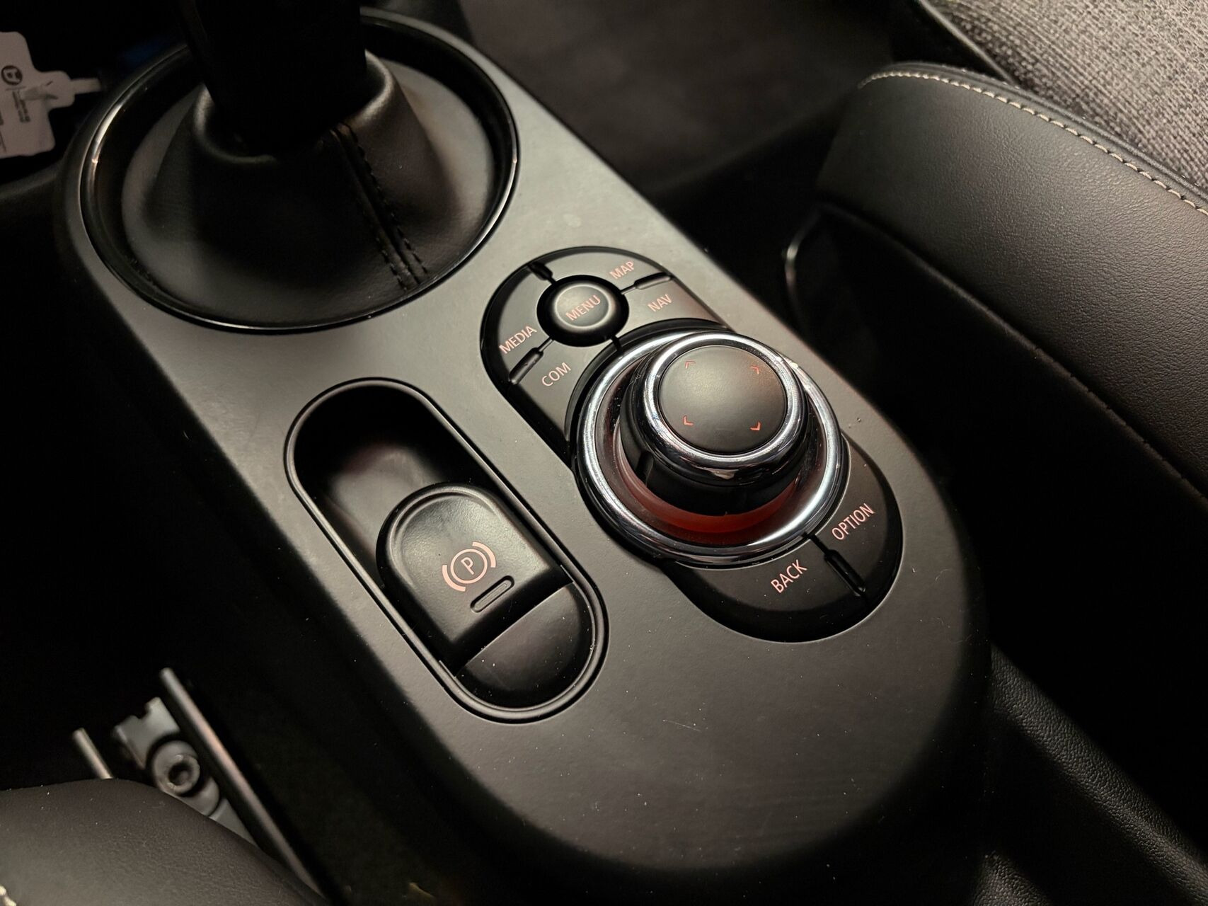 Sølv Mini Cooper fra 2023