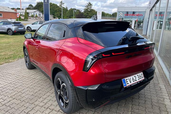 Rød Alfa Romeo Junior fra 2026