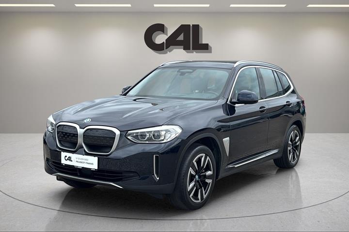 Sort BMW iX3 fra 2021 set udefra