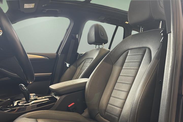 Sort BMW iX3 fra 2021