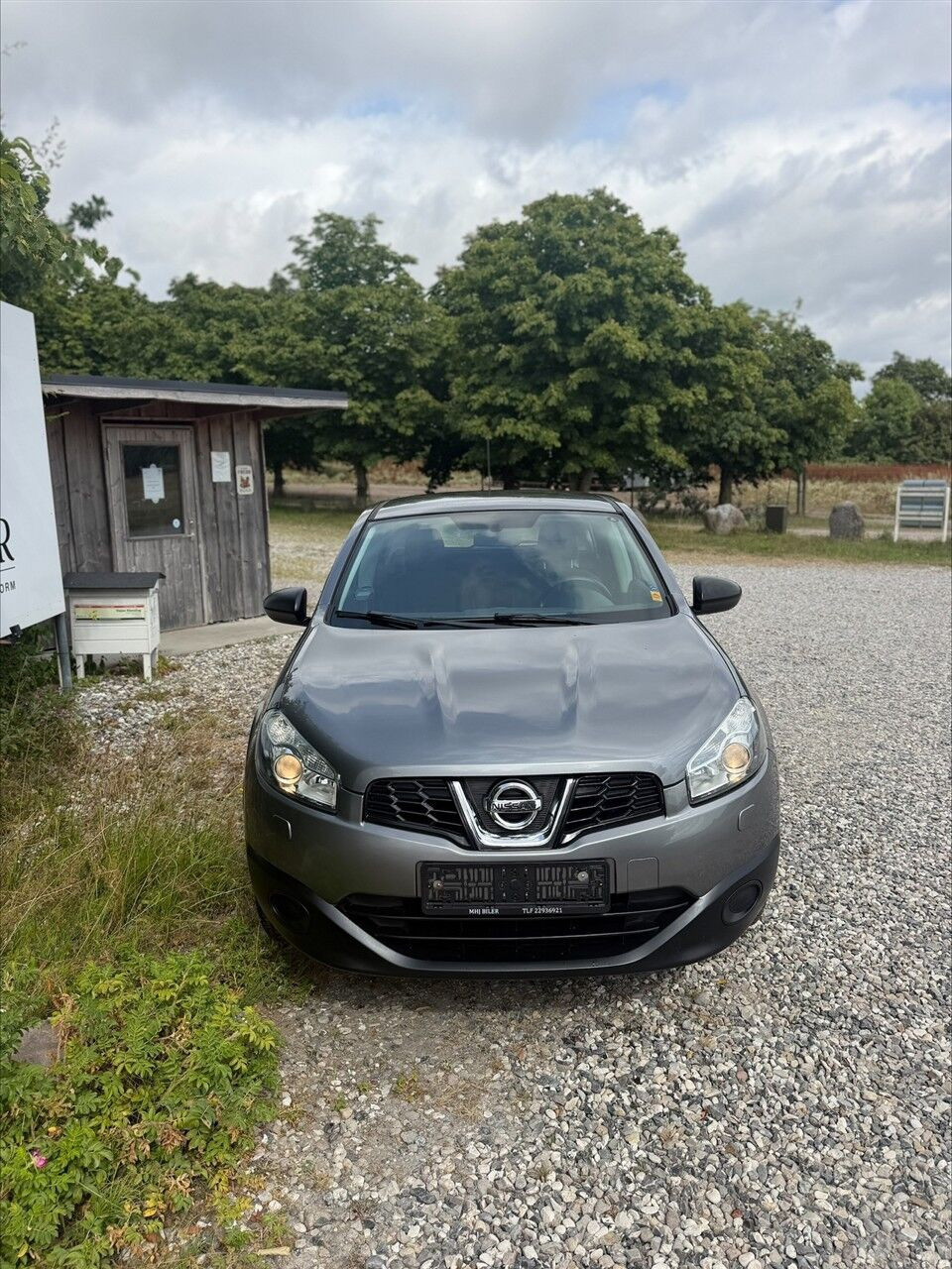 Grå Nissan Qashqai fra 2013