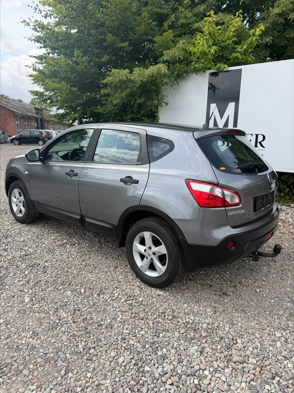 Grå Nissan Qashqai fra 2013