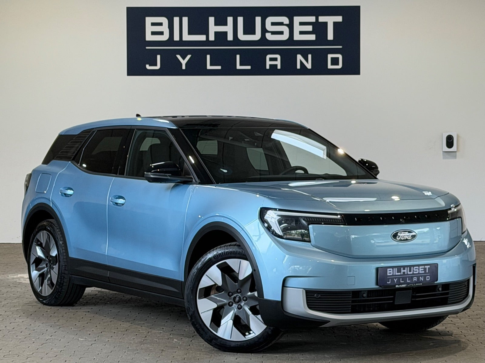 Ford Explorer 77 Premium Extended Range