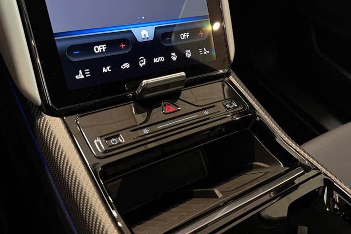 Blå Ford Explorer fra 2025