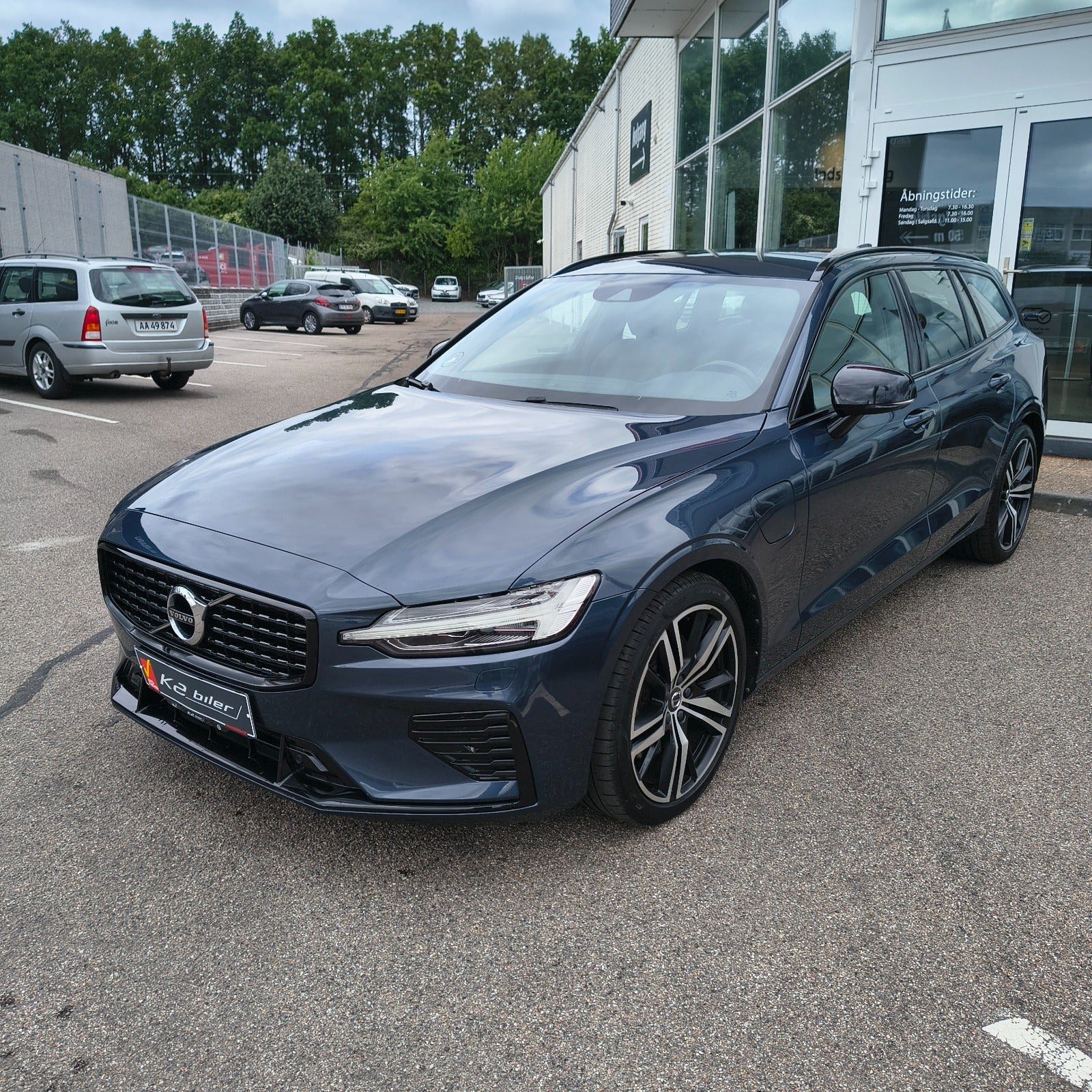 Blå Volvo V60 fra 2022