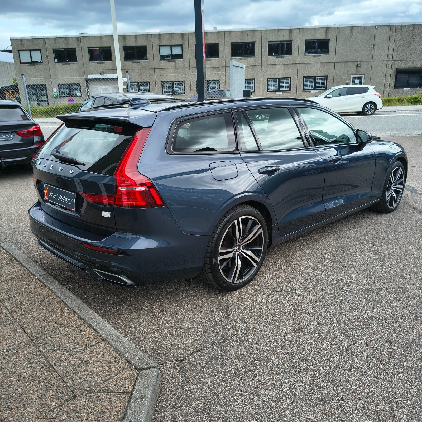 Blå Volvo V60 fra 2022