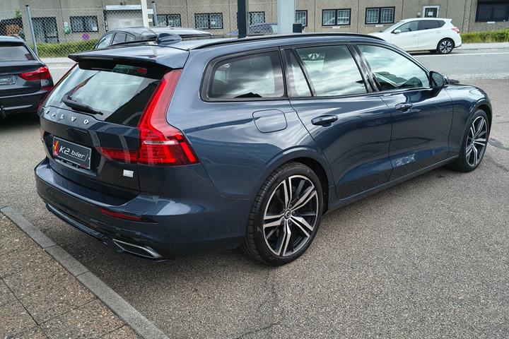 Blå Volvo V60 fra 2022