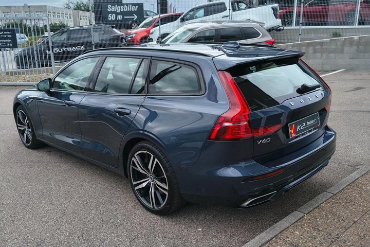 Blå Volvo V60 fra 2022