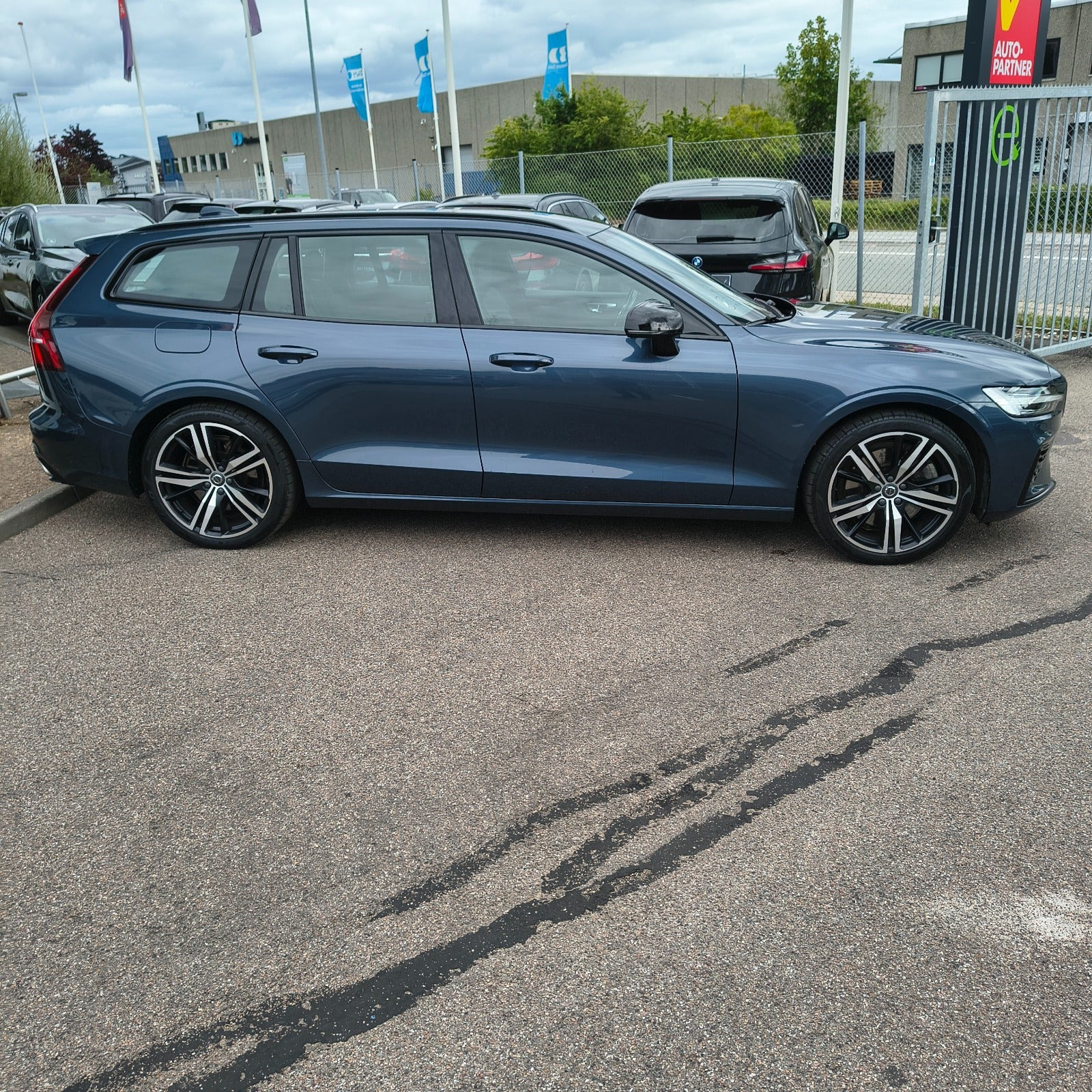 Blå Volvo V60 fra 2022