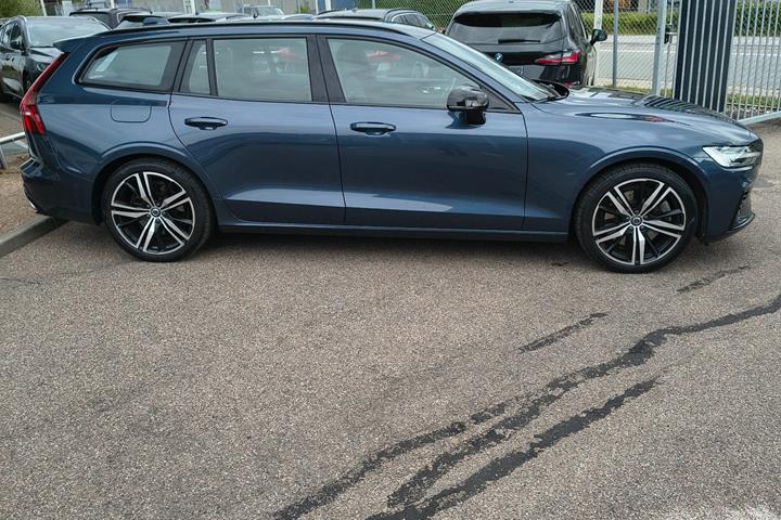 Blå Volvo V60 fra 2022